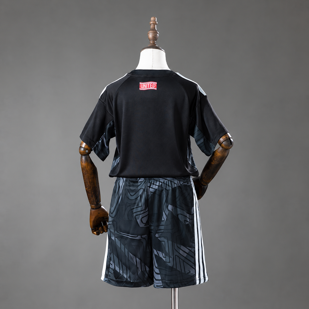 M-U 26/27 Goalkeeper Kids Kit